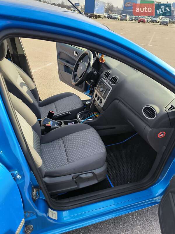 Хэтчбек Ford Focus 2005 в Киеве