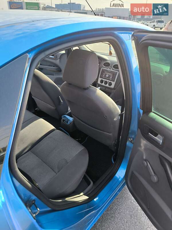 Хэтчбек Ford Focus 2005 в Киеве
