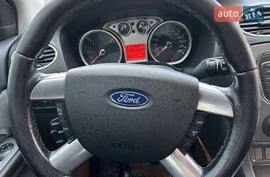 Хэтчбек Ford Focus 2010 в 