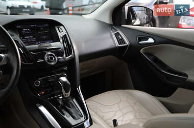 Хэтчбек Ford Focus 2012 в 
