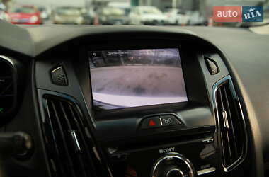 Хэтчбек Ford Focus 2012 в 
