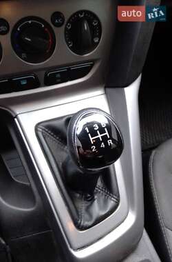 Хэтчбек Ford Focus 2013 в 