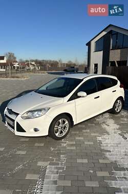 Хэтчбек Ford Focus 2012 в 