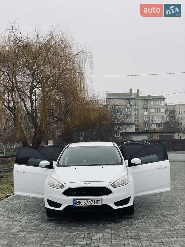 Седан Ford Focus 2015 в Здолбунове