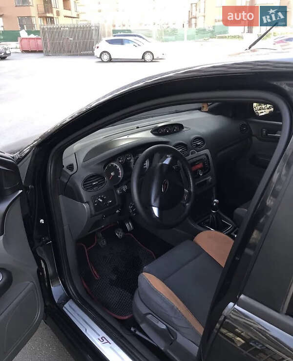 Хэтчбек Ford Focus 2006 в Киеве