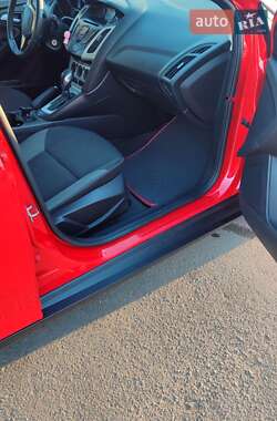 Хэтчбек Ford Focus 2014 в 