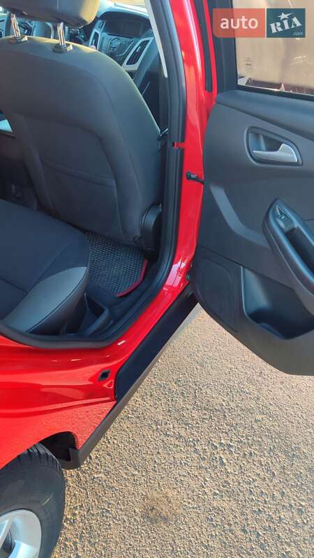 Хетчбек Ford Focus 2014 в Чернівцях фото 16 Хетчбек Ford Focus 2014 в Чернівцях