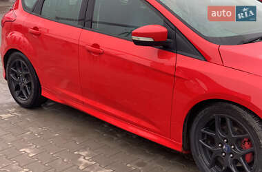 Хэтчбек Ford Focus 2015 в 