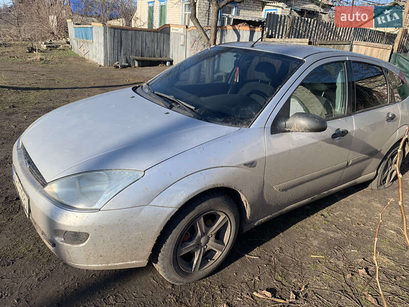 Хэтчбек Ford Focus 1999 в 