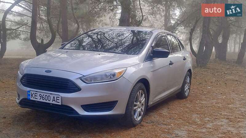 Седан Ford Focus 2015 в 
