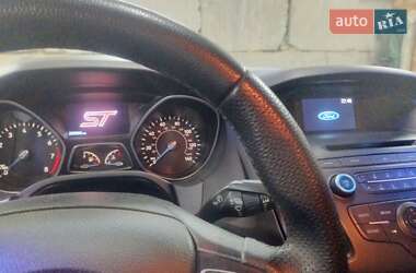 Седан Ford Focus 2015 в 