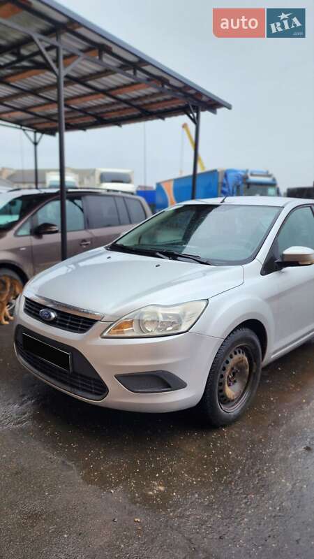 Хэтчбек Ford Focus 2010 в 