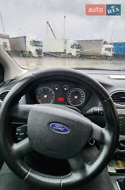 Хэтчбек Ford Focus 2010 в 