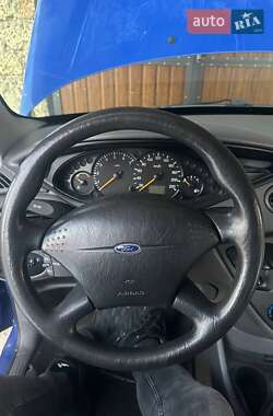 Хэтчбек Ford Focus 2002 в Черновцах