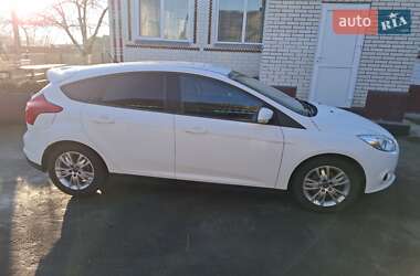 Хэтчбек Ford Focus 2012 в 