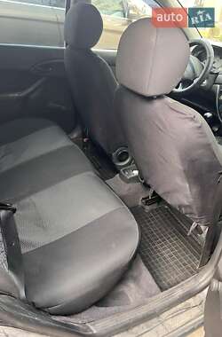 Хэтчбек Ford Focus 2001 в 