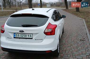 Хэтчбек Ford Focus 2013 в 