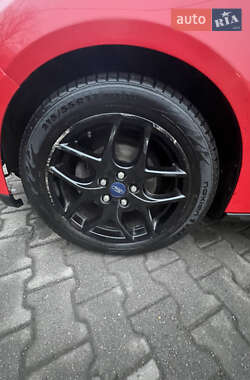 Хэтчбек Ford Focus 2016 в 