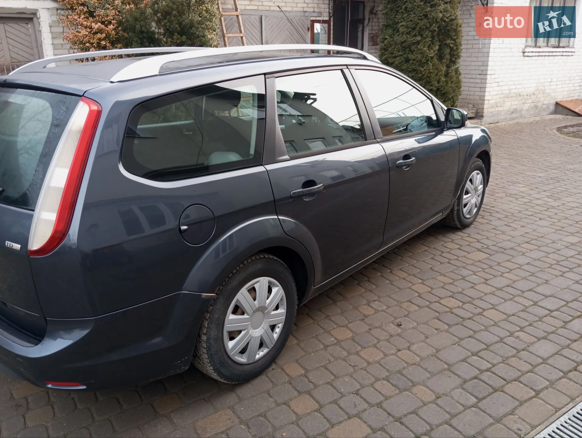 2010 Ford Focus - мініатюра 3