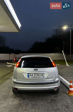 Хэтчбек Ford Focus 2006 в 
