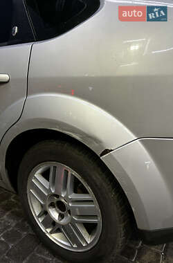 Хэтчбек Ford Focus 2006 в 