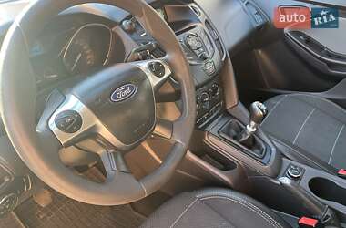 Хэтчбек Ford Focus 2011 в 