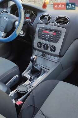 Хетчбек Ford Focus 2010 в 