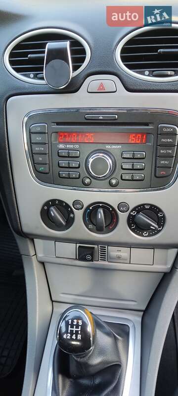 Хетчбек Ford Focus 2010 в Великих Мостах