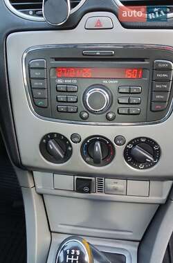 Хетчбек Ford Focus 2010 в 