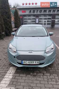Хэтчбек Ford Focus 2012 в 