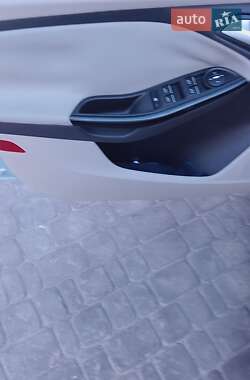 Хэтчбек Ford Focus 2012 в 
