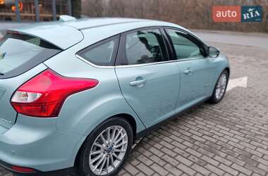 Хэтчбек Ford Focus 2012 в 