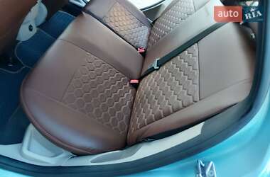 Хэтчбек Ford Focus 2012 в 