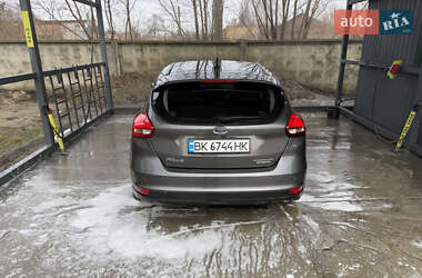 Хэтчбек Ford Focus 2015 в 