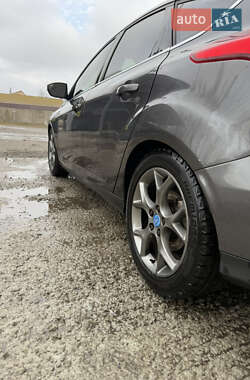 Хэтчбек Ford Focus 2015 в 
