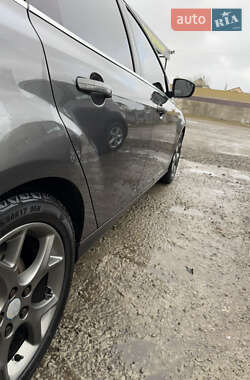 Хэтчбек Ford Focus 2015 в 