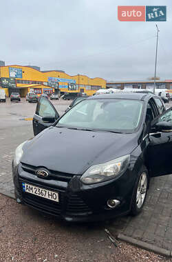 Хэтчбек Ford Focus 2011 в 
