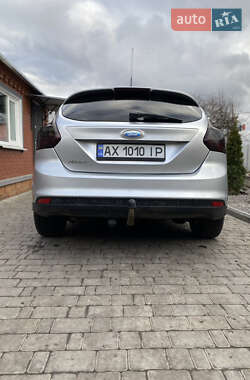 Хэтчбек Ford Focus 2011 в 