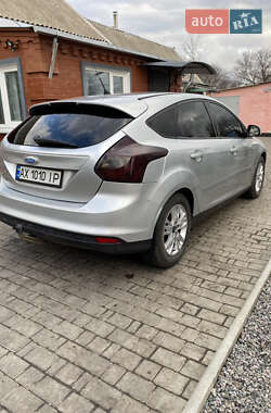 Хэтчбек Ford Focus 2011 в 