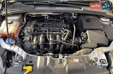 Хэтчбек Ford Focus 2011 в 