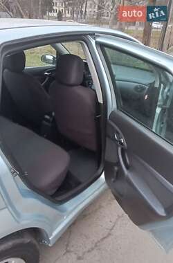 Хэтчбек Ford Focus 2004 в 