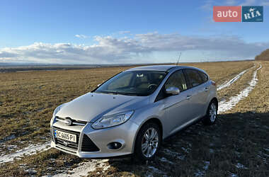 Хэтчбек Ford Focus 2011 в 
