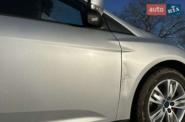 Хэтчбек Ford Focus 2011 в 