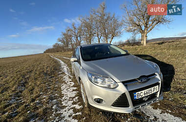 Хэтчбек Ford Focus 2011 в 