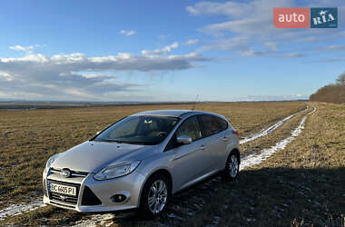 Хэтчбек Ford Focus 2011 в 