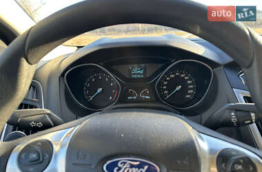 Хэтчбек Ford Focus 2011 в 