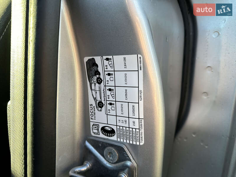 Хэтчбек Ford Focus 2011 в Черновцах