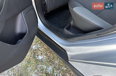 Хэтчбек Ford Focus 2011 в 