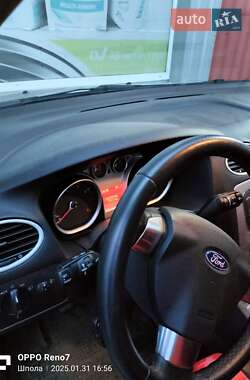 Хэтчбек Ford Focus 2011 в 