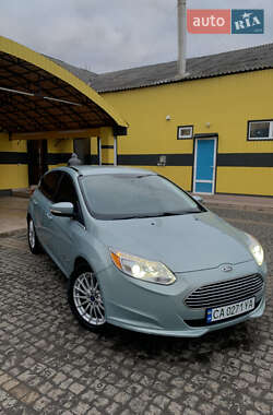 Хэтчбек Ford Focus 2013 в 